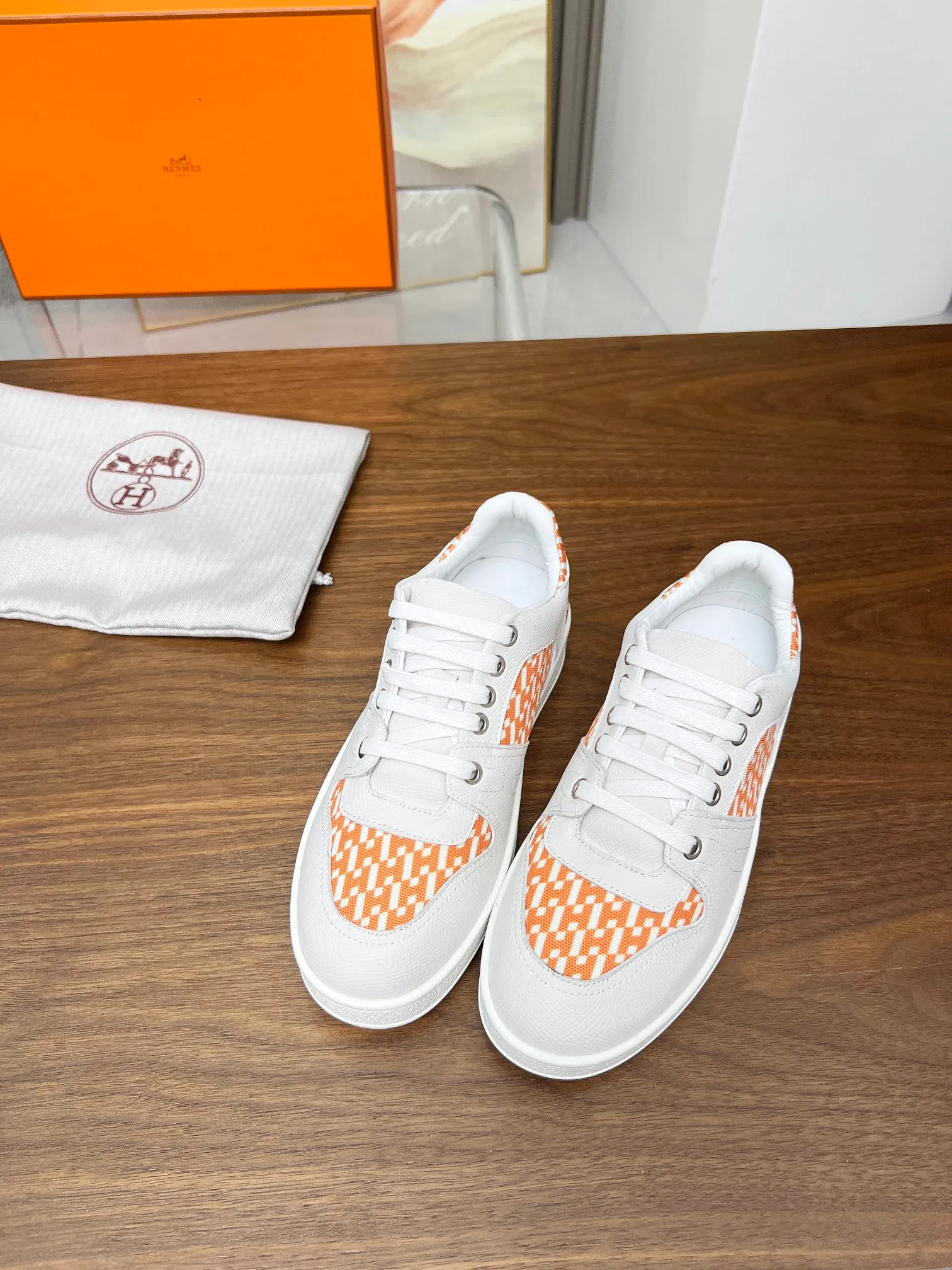 👟👟Ex-factory price 520👟👟 🔥🔥🔥French direct mail HERMES/Hermès flat fashion sports and casual shoes Korean style lace-up mesh lightweight! ! Breathable and comfortable, standard size 35/40 (41 can be customized and will not be returned)